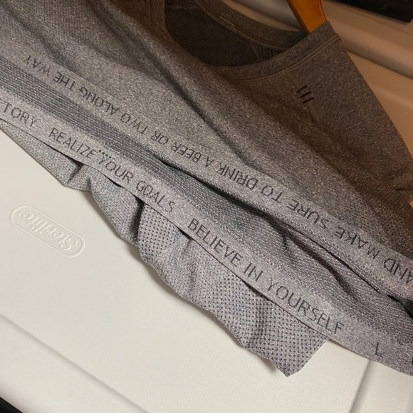 ❌SOLD❌Men’s Large Grey Active Lululemon Shirt - Picture 5 of 14